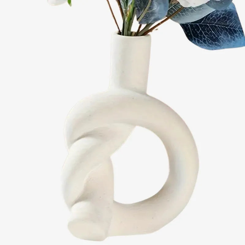 Vase Sculptural "Étreinte Élégante"