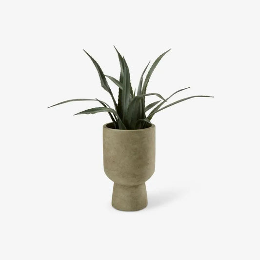 Pot de fleur en terre cuite brune